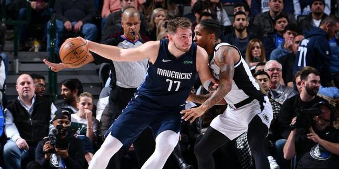  东契奇准三双独行侠客场完胜爵士迎六连胜